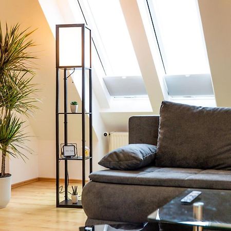 Moderne Dachgeschosswohnung - Parkplatz - Netflix โคบวร์ก ภายนอก รูปภาพ