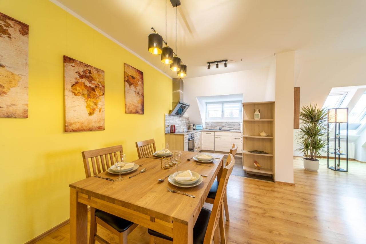 Moderne Dachgeschosswohnung - Parkplatz - Netflix โคบวร์ก ภายนอก รูปภาพ