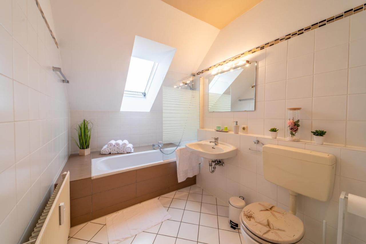 Moderne Dachgeschosswohnung - Parkplatz - Netflix โคบวร์ก ภายนอก รูปภาพ