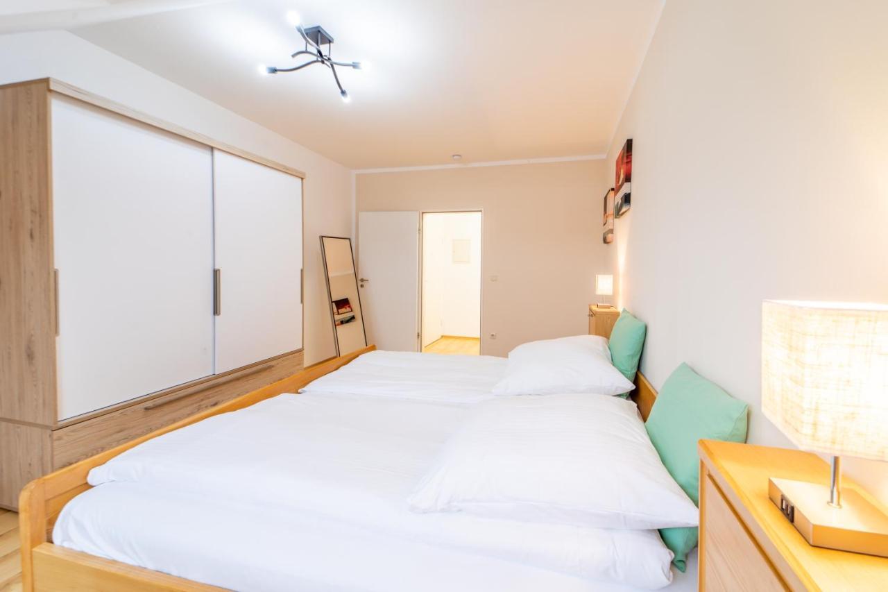 Moderne Dachgeschosswohnung - Parkplatz - Netflix โคบวร์ก ภายนอก รูปภาพ