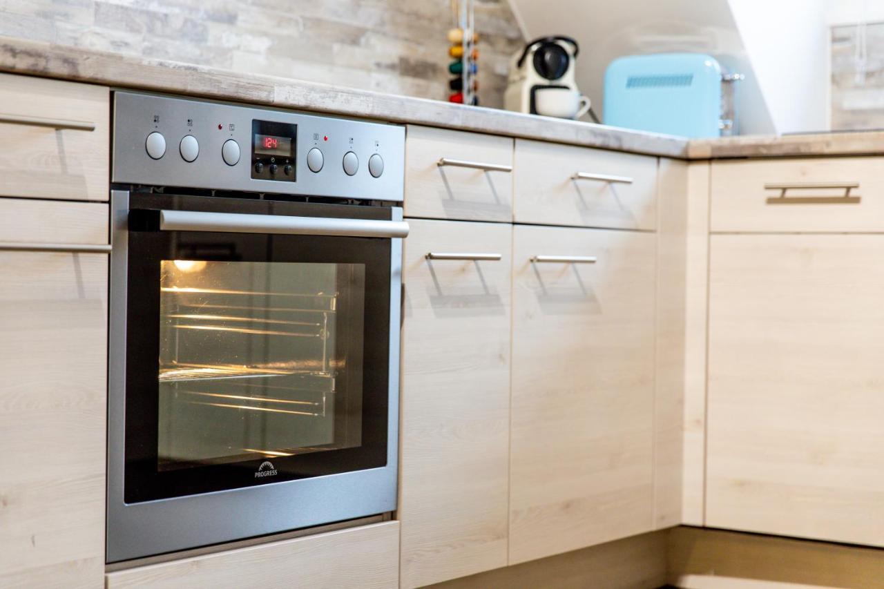 Moderne Dachgeschosswohnung - Parkplatz - Netflix โคบวร์ก ภายนอก รูปภาพ