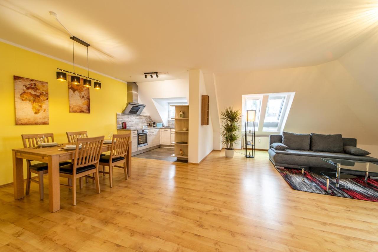Moderne Dachgeschosswohnung - Parkplatz - Netflix โคบวร์ก ภายนอก รูปภาพ